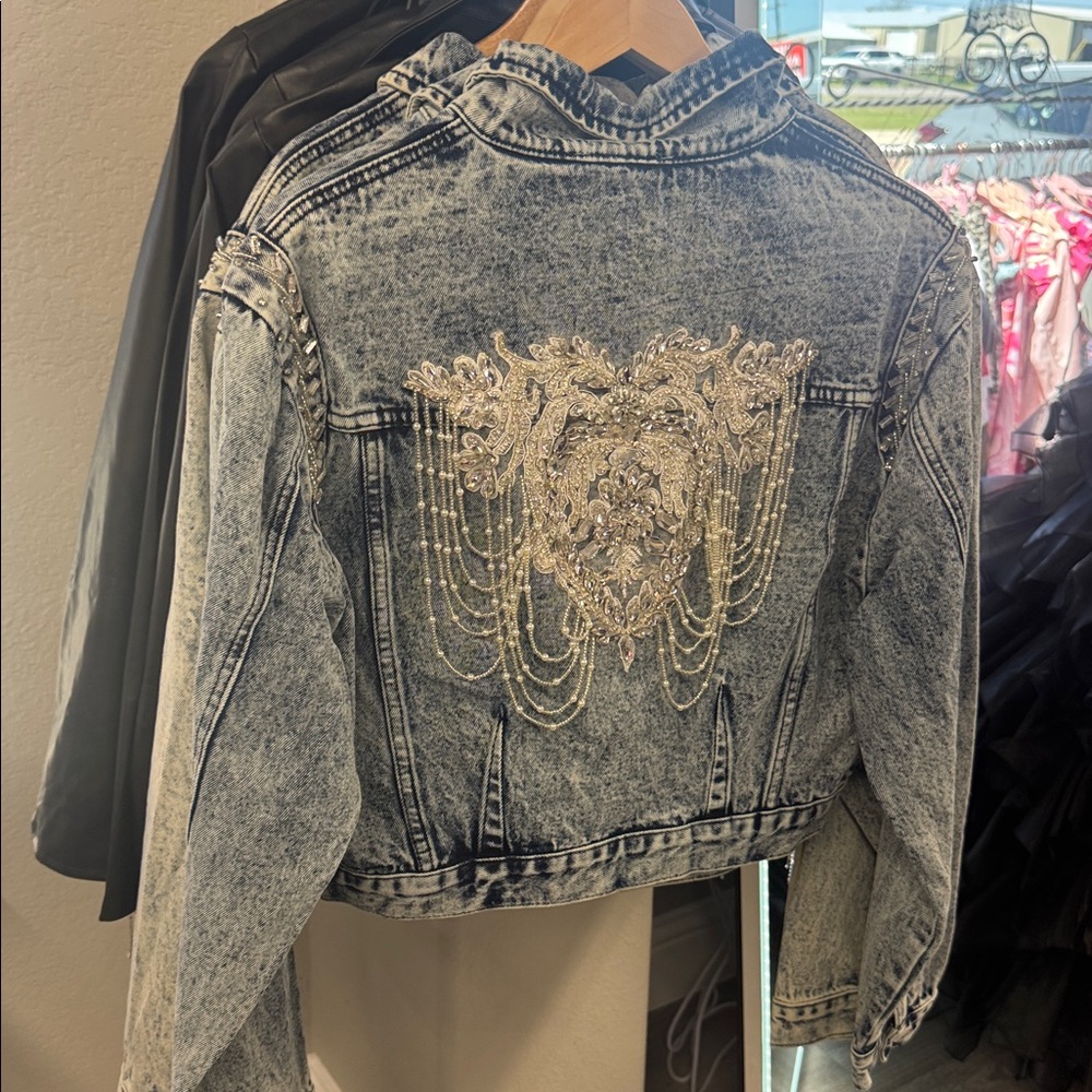 Acid Washed Shoulder Beading
Denim Jacket - Picture 10 of 11